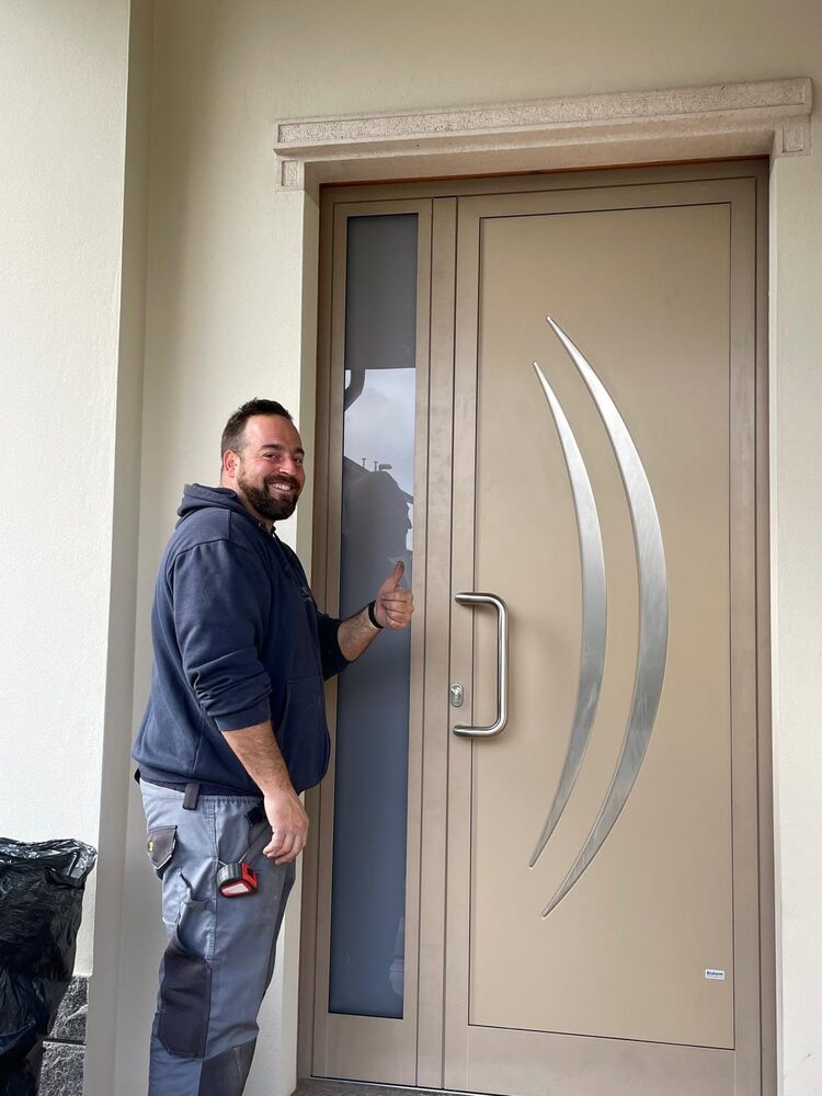 Posatori CBC Serramenti al lavoro